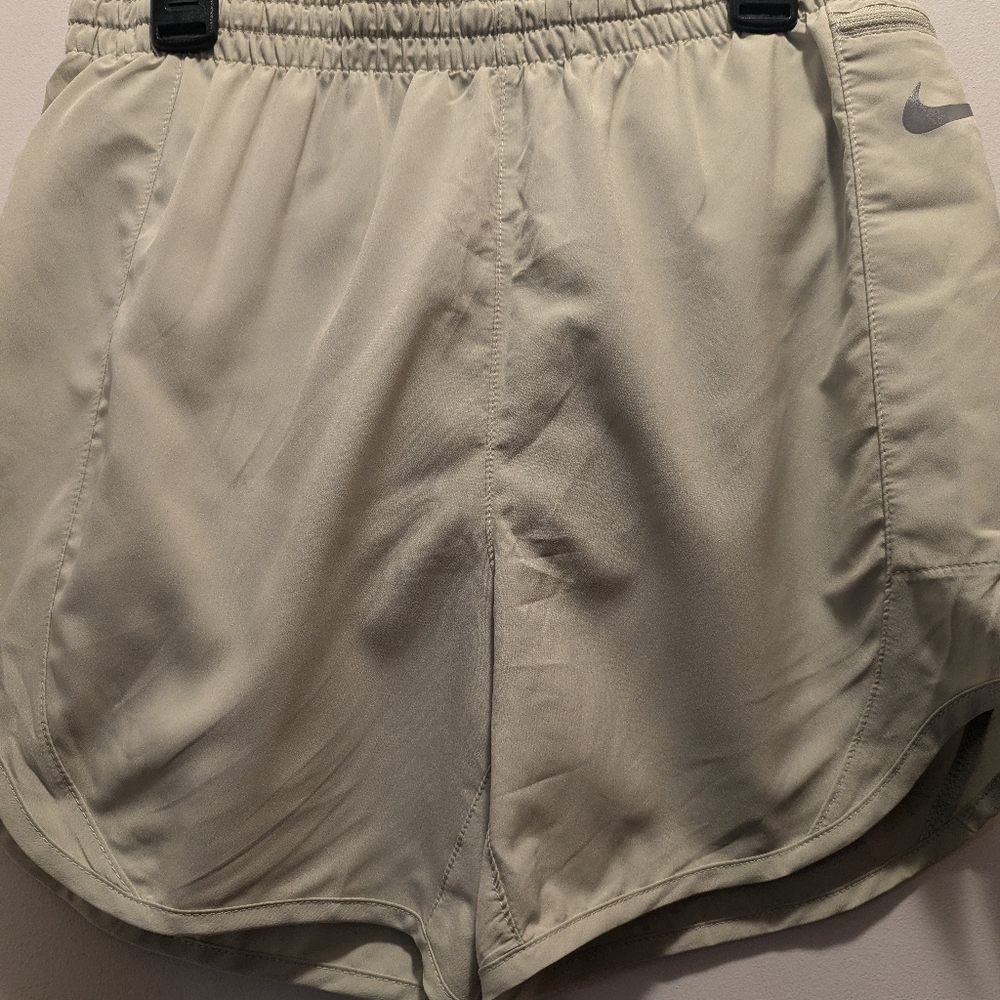 Nike Women's XS Light Green Running Lined Athletic Shorts NWT